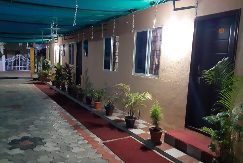 Chikmagalūr Sri Nandini Guest House מראה חיצוני תמונה